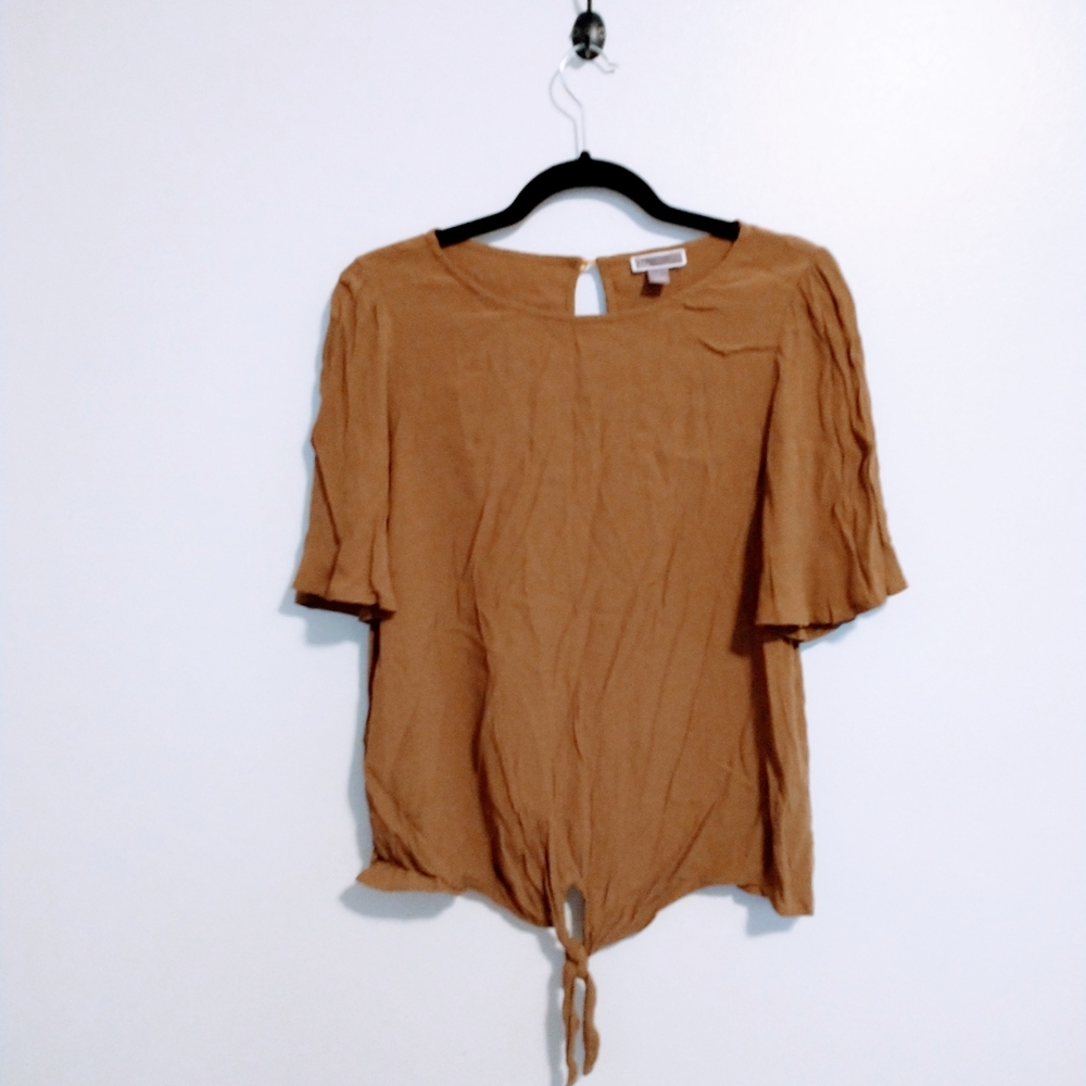 Chelsea 28 from stitch fix mustard top with half sleeves and tie at the front si